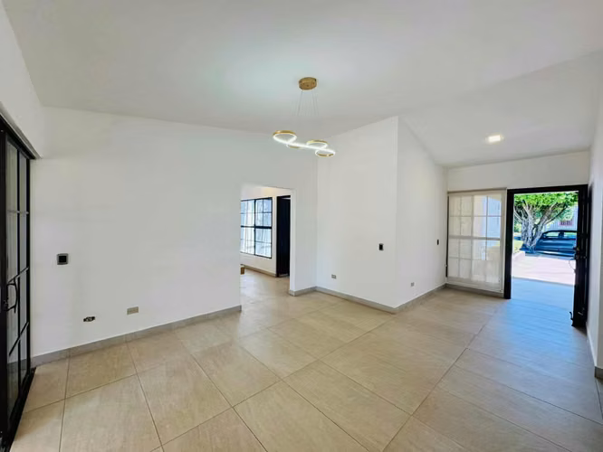 KW - Venta , casa amplia en Carretera Masaya Km 12 - Imagen 4
