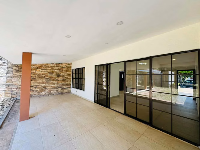 KW - Venta , casa amplia en Carretera Masaya Km 12 - Imagen 10