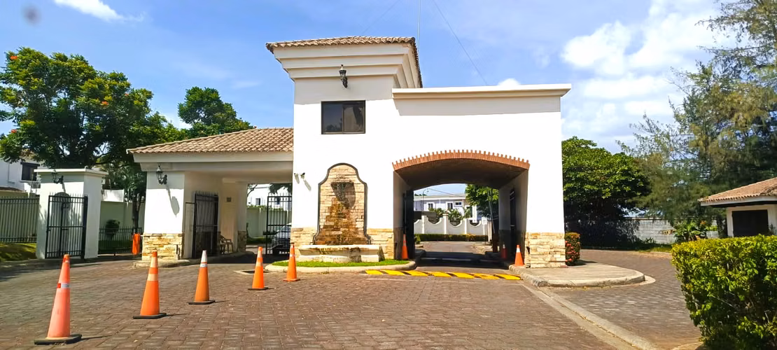 EM-Renta propiedad Estreno dos plantas, Condominio El Cortijo de la Sierra - Imagen 15