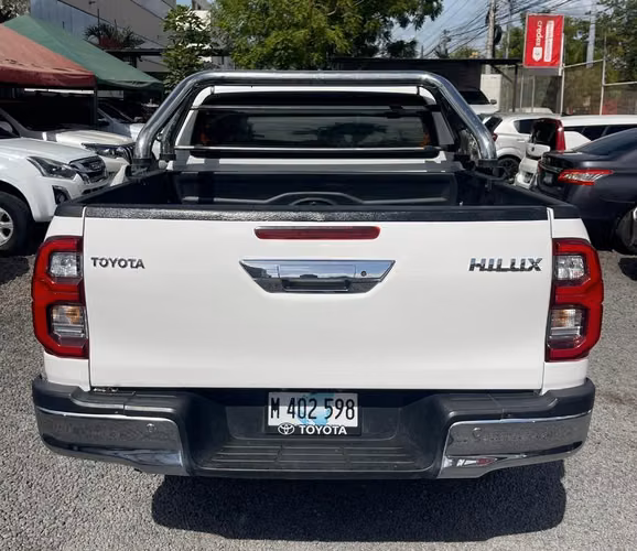 TOYOTA HILUX SR 2024 MECÁNICA 4x4 - Imagen 6