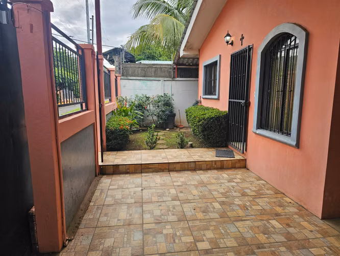 FP-Vendo casa en villa Valeska - Imagen 2