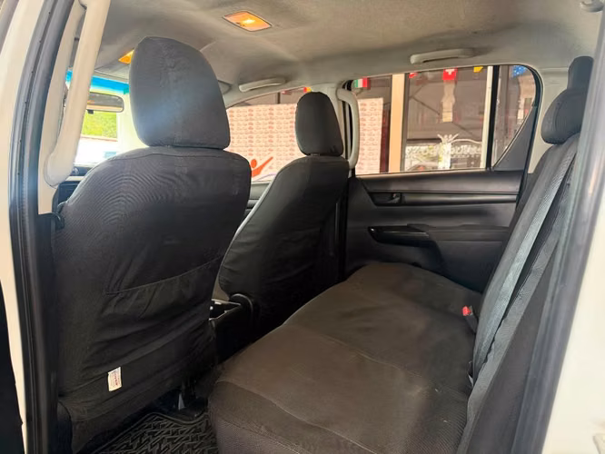 Toyota Hilux año 2023 - Imagen 6