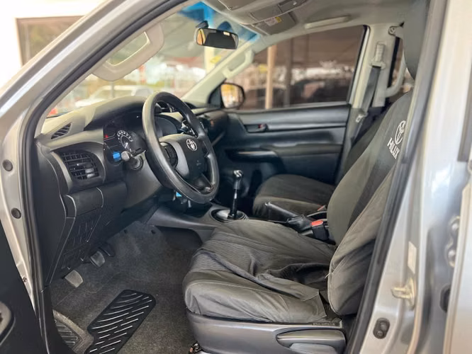 TOYOTA HILUX AÑO 2023 - Imagen 5