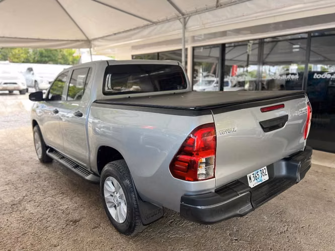 TOYOTA HILUX AÑO 2023