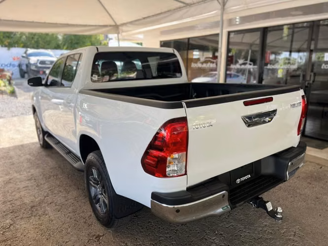 TOYOTA HILUX SR AÑO 2026 - Imagen 3