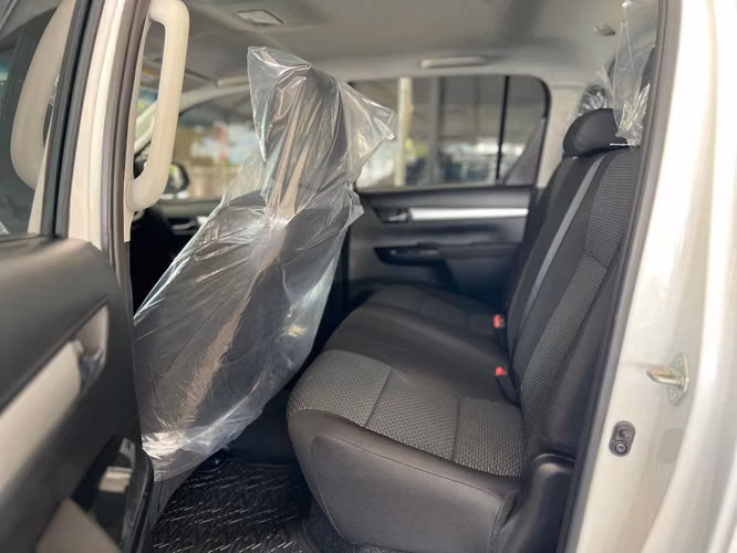 TOYOTA HILUX SR AÑO 2026 - Imagen 6