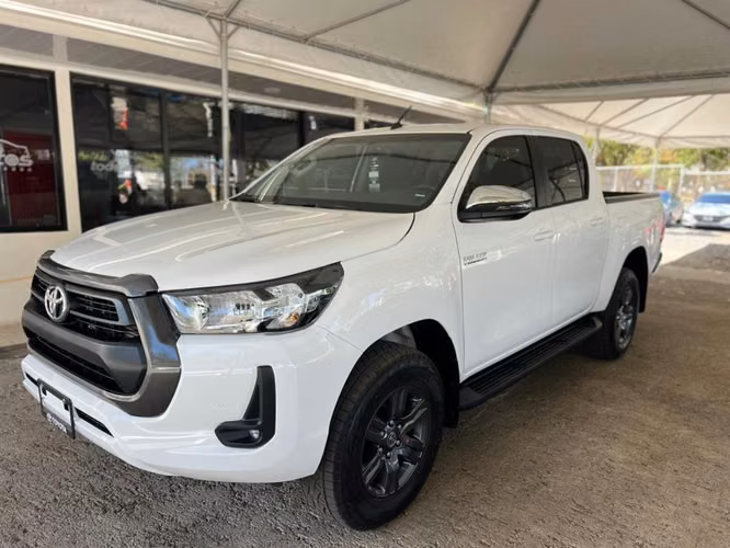 TOYOTA HILUX SR AÑO 2026 - Imagen 1