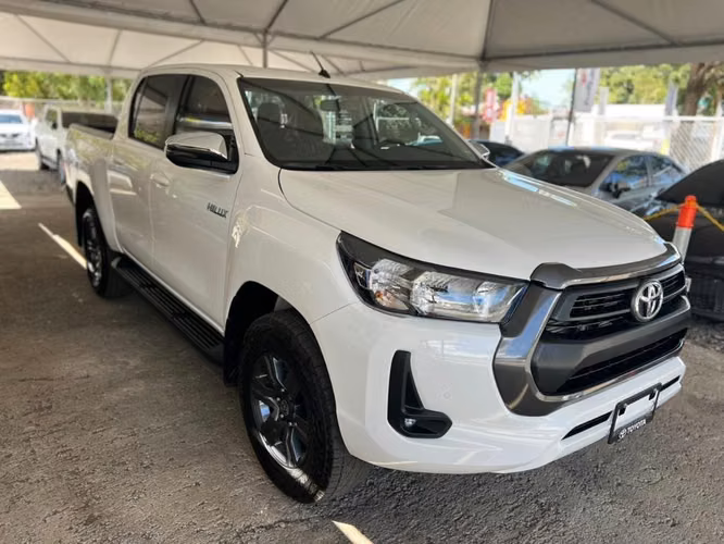 TOYOTA HILUX SR AÑO 2026 - Imagen 2