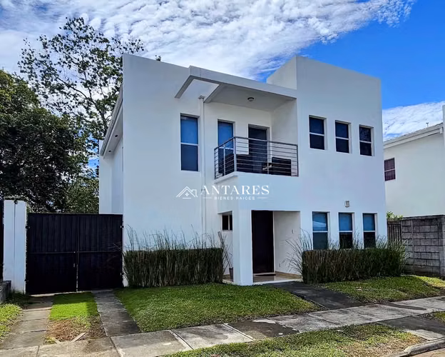 Moderna Casa Amueblada en Santo Domingo
