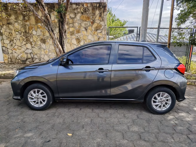 Toyoya Agya 2024 automatico color Gris