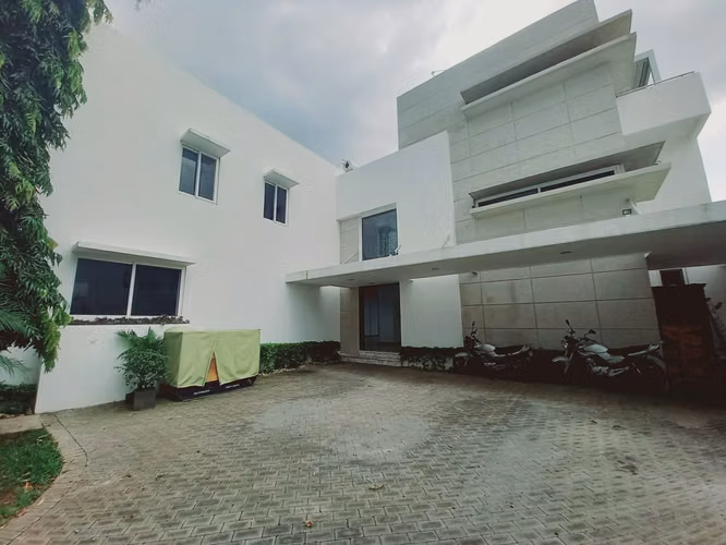 Se Renta Casa Moderna en Santo Domingo Managua - Imagen 9