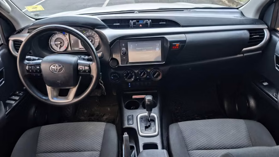 Toyota Hilux SR 4X4 Automática año 2023 - Imagen 5