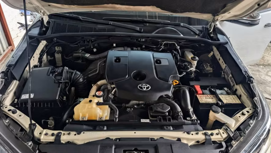 Toyota Hilux SR 4X4 Automática año 2023 - Imagen 6