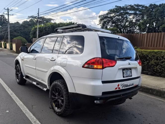 Mitsubishi Nativa 4x4 Automática año 2016 - Imagen 4
