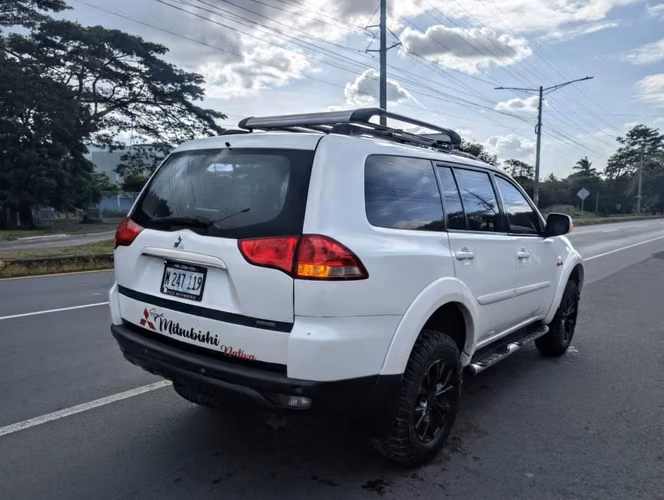 Mitsubishi Nativa 4x4 Automática año 2016 - Imagen 3