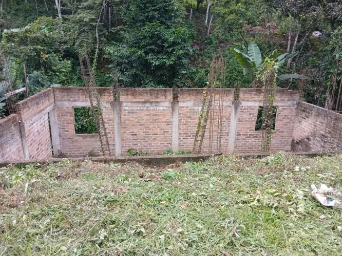 Terreno en El Pataste con construcción iniciada - Imagen 4