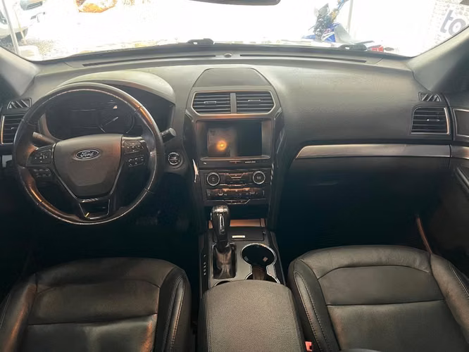 FORD EXPLORER XLT AÑO 2018