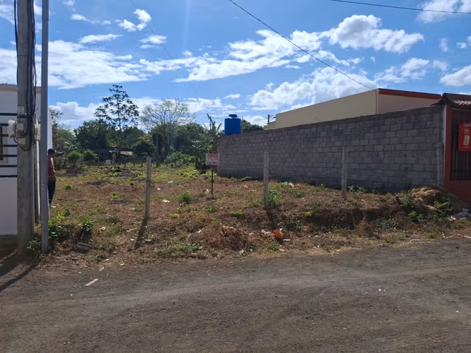 Land for sale measuring 722 square yards – Excellent location and residential potential