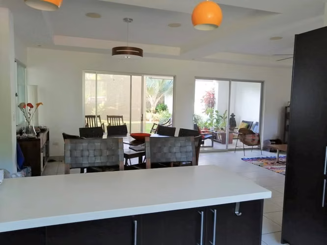 CASA AMOBLADA EN VENTA EN CONDOMINIO – CERCA DE GALERÍAS SANTO DOMINGO - Imagen 7