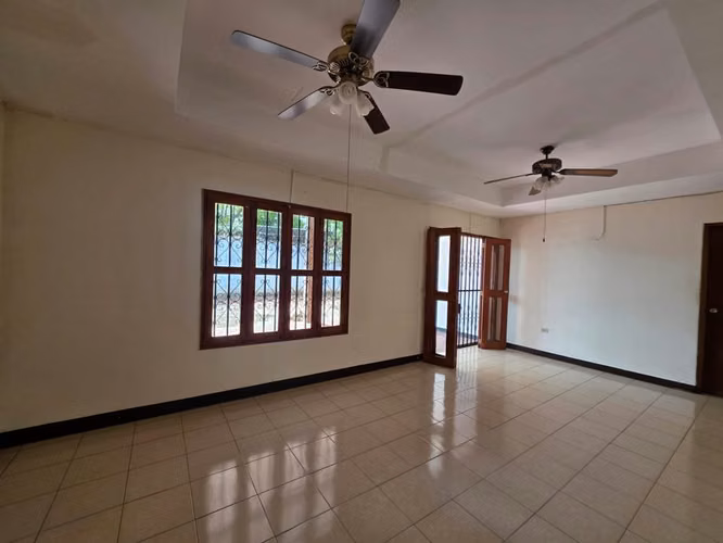 AG, SE VENDE CASA EN REPARTO SAN JUAN EN MANAGUA