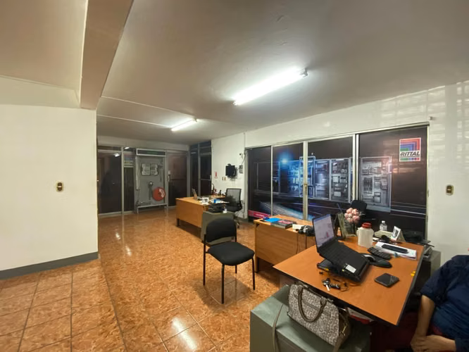 Venta de Local a pocos metros del Estadio  Cranshaw - Imagen 3