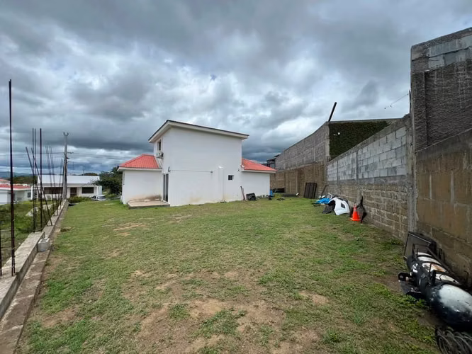 Vendo bonita casa  con terreno de 600 vrs2 , CG - Imagen 5