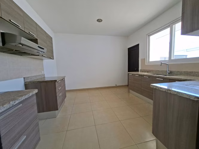 GG - Venta casa cercana al colegio Lincohl  - Imagen 3