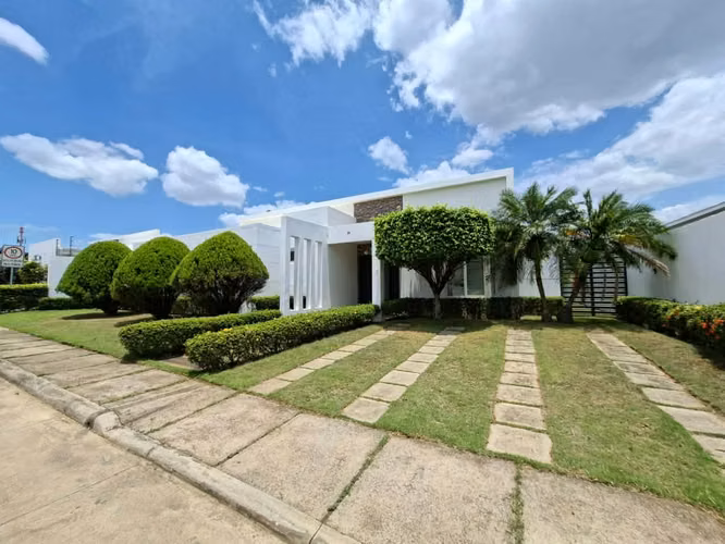 GG - Venta casa cercana al colegio Lincohl 