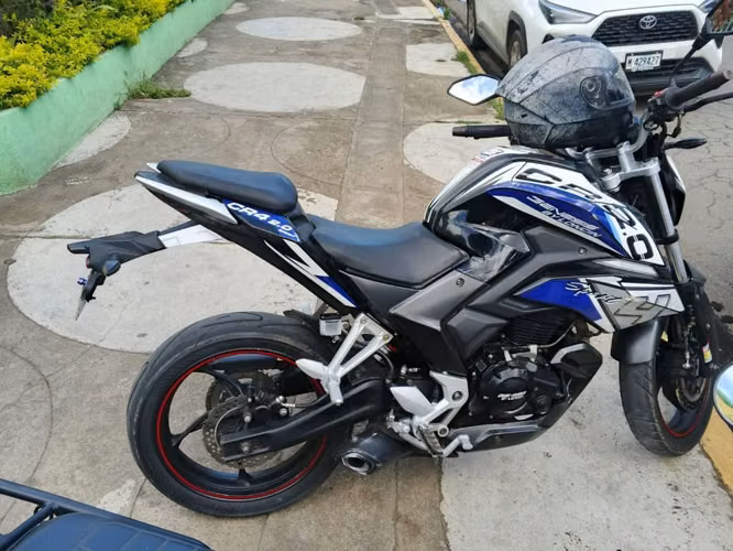 Se vende moto Génesis - Imagen 2