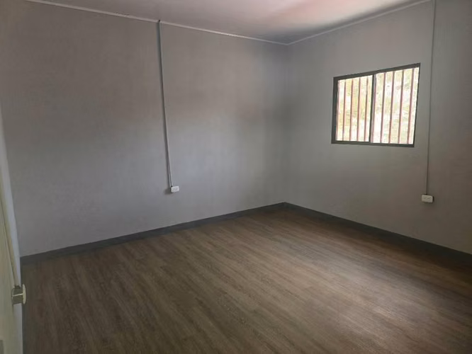 Alquiler cuarto 4×4.5 segundo piso 130 dolares