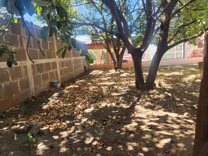 TERRENO EN VENTA EN RESIDENCIAL SANTA EDUVIGES   - Imagen 2