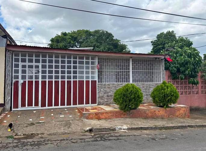 Casa en Venta a 1 Cuadra de la Calle Principal de Bello Horizonte | US$83,500 - Imagen 2