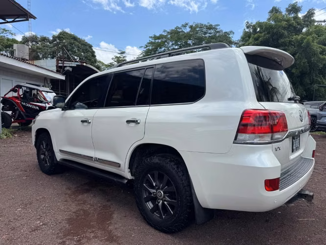 Land Cruiser Vx año 2017 - Imagen 3