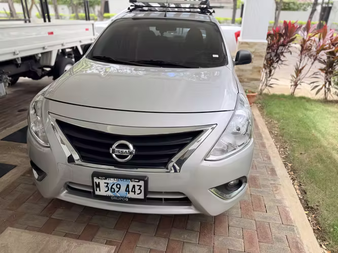 Nissan versa 2023 SEMINUEVO