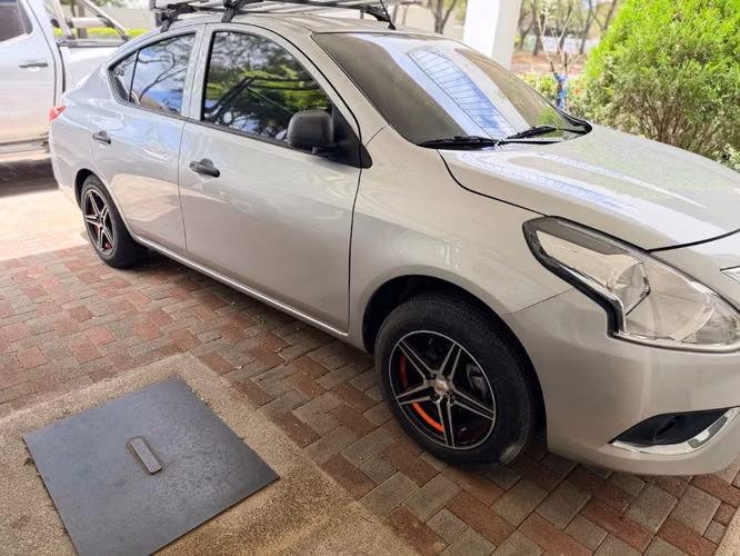 Nissan versa 2023 SEMINUEVO