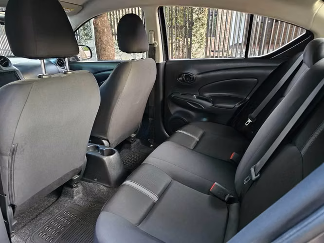 Nissan Versa V-Drive AUTOMÁTICO - Imagen 5