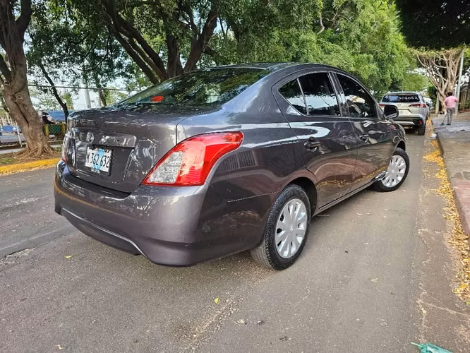 Nissan Versa V-Drive AUTOMÁTICO - Imagen 2
