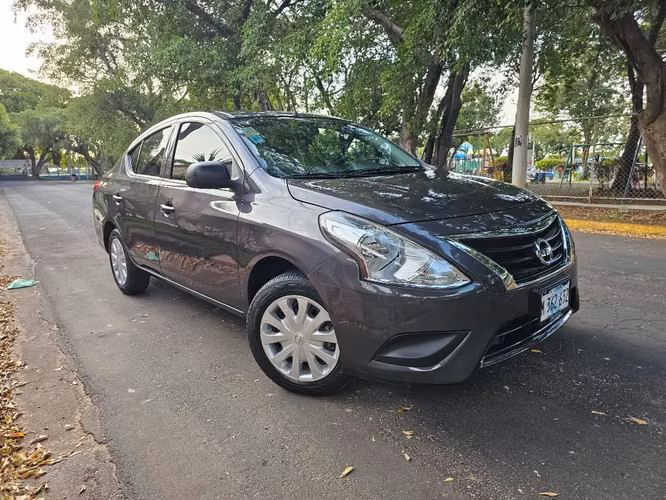 Nissan Versa V-Drive AUTOMÁTICO