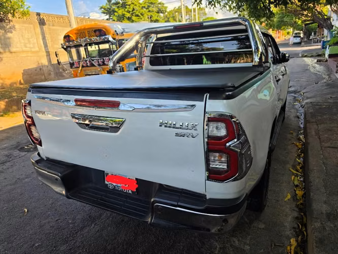 Vendo Hilux SRV 2024 Automatica - Imagen 3