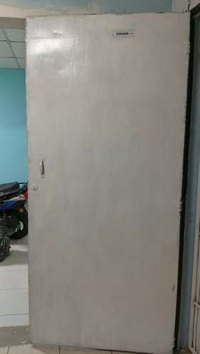 Puerta de metal