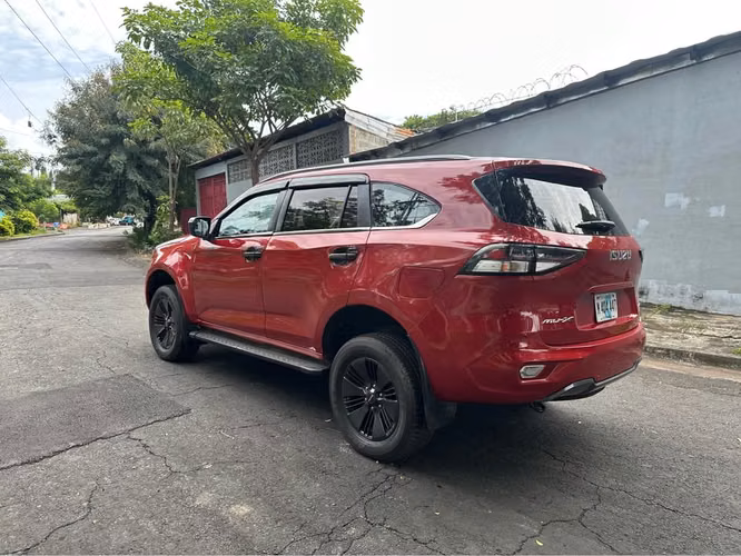 iSUZU MuX  -  2024