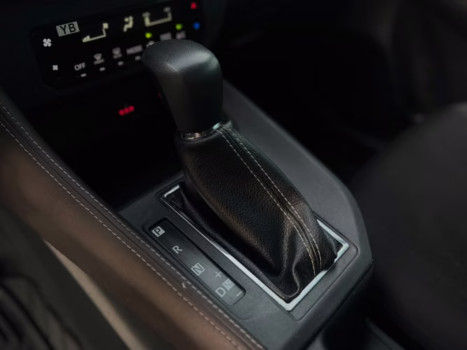 TOYOTA YARIS E 2025 - AUTOMATICO - Imagen 6