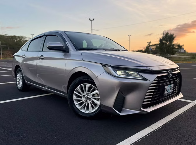 TOYOTA YARIS E 2025 - AUTOMATICO - Imagen 2