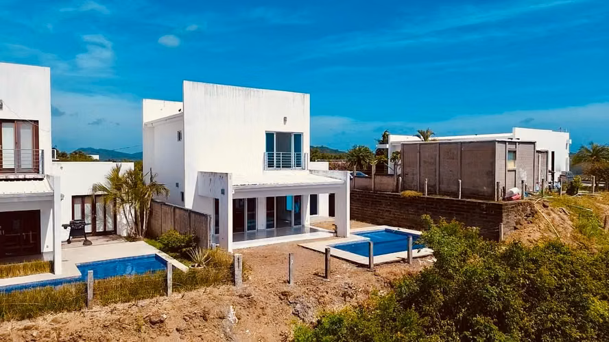Casa con Vista al Mar en Colinas de Miramar - Imagen 2