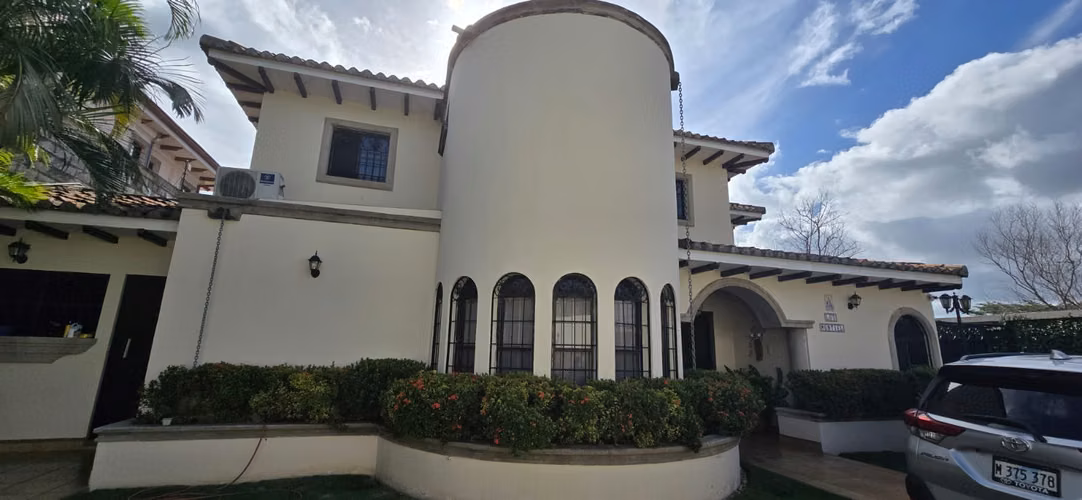 Preciosa Casa en Venta en Santo Domingo