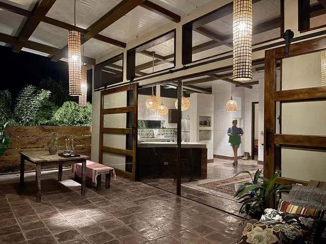 Big Sky House with Large Property - Imagen 2