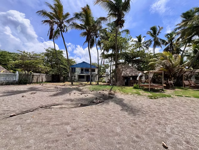 Prime Beachfront Property in Las Pe itas Next to AAKI Hotel   Renovation Opportunity - Imagen 4