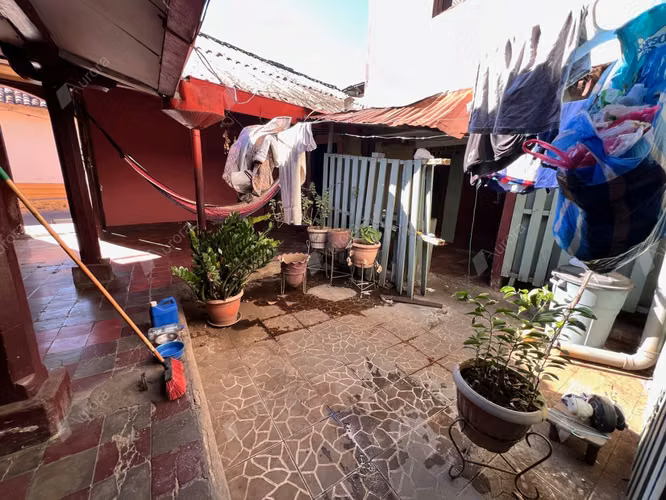 Renovation Opportunity  Colonial Corner House in Central Le n, Nicaragua - Imagen 3