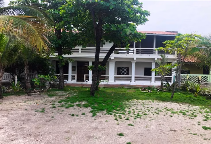 Spacious Titled Beachfront Home with Pool and Bonus Property, Poneloya - Imagen 1