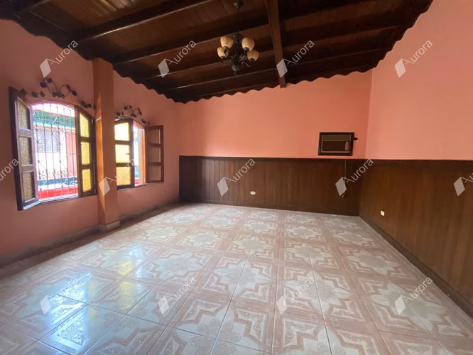 City Center 3 Bedroom Home Steps from Leon Cathedral